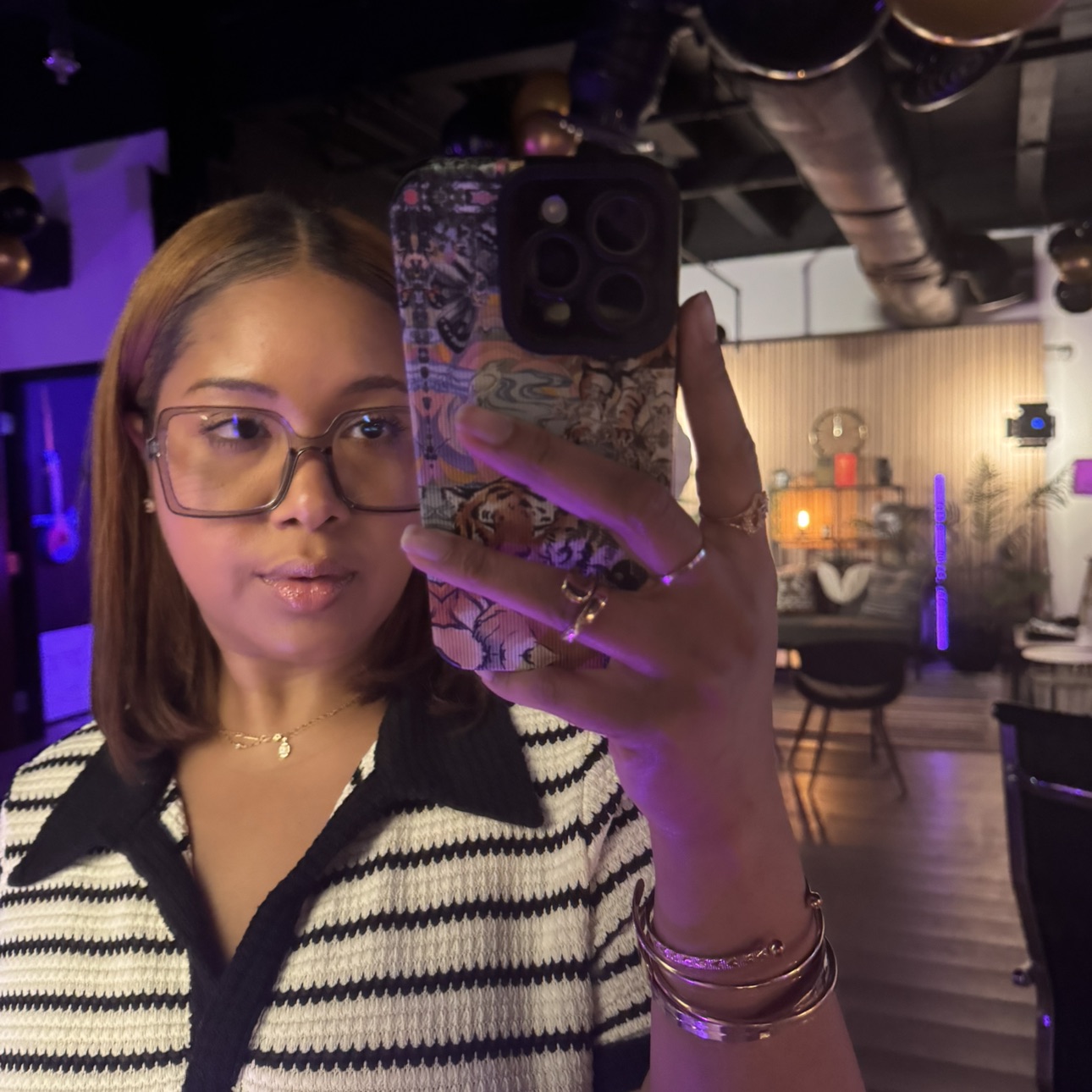 MonaLeesha on Lowlight